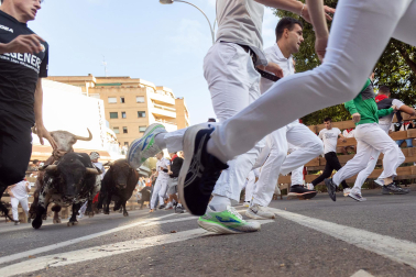 Fotos del tercer encierro de fiestas de Tudela 2026