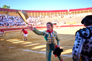 Los diestros Sebastián Castella, Borja Jiménez y Tomás Rufo se enfrentaron a los toros de la ganadería Ojailén en el festejo de las fiestas de Tudela 2026 del lunes, 27 de julio