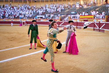 Los diestros Sebastián Castella, Borja Jiménez y Tomás Rufo se enfrentaron a los toros de la ganadería Ojailén en el festejo de las fiestas de Tudela 2026 del lunes, 27 de julio