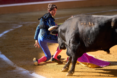 Los diestros Sebastián Castella, Borja Jiménez y Tomás Rufo se enfrentaron a los toros de la ganadería Ojailén en el festejo de las fiestas de Tudela 2026 del lunes, 27 de julio
