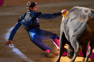 Los diestros Sebastián Castella, Borja Jiménez y Tomás Rufo se enfrentaron a los toros de la ganadería Ojailén en el festejo de las fiestas de Tudela 2026 del lunes, 27 de julio