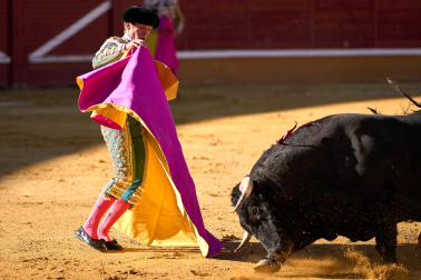 Los diestros Sebastián Castella, Borja Jiménez y Tomás Rufo se enfrentaron a los toros de la ganadería Ojailén en el festejo de las fiestas de Tudela 2026 del lunes, 27 de julio