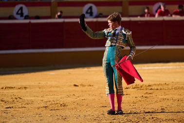 Los diestros Sebastián Castella, Borja Jiménez y Tomás Rufo se enfrentaron a los toros de la ganadería Ojailén en el festejo de las fiestas de Tudela 2026 del lunes, 27 de julio