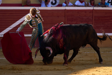 Los diestros Sebastián Castella, Borja Jiménez y Tomás Rufo se enfrentaron a los toros de la ganadería Ojailén en el festejo de las fiestas de Tudela 2026 del lunes, 27 de julio