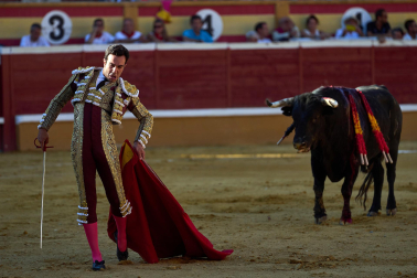 Los diestros Sebastián Castella, Borja Jiménez y Tomás Rufo se enfrentaron a los toros de la ganadería Ojailén en el festejo de las fiestas de Tudela 2026 del lunes, 27 de julio