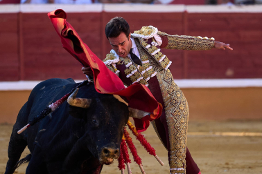 Los diestros Sebastián Castella, Borja Jiménez y Tomás Rufo se enfrentaron a los toros de la ganadería Ojailén en el festejo de las fiestas de Tudela 2026 del lunes, 27 de julio