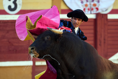 Los diestros Sebastián Castella, Borja Jiménez y Tomás Rufo se enfrentaron a los toros de la ganadería Ojailén en el festejo de las fiestas de Tudela 2026 del lunes, 27 de julio