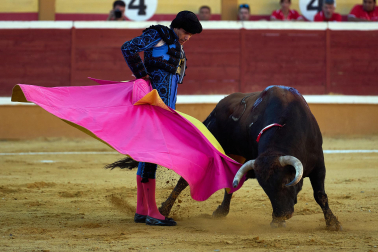 Los diestros Sebastián Castella, Borja Jiménez y Tomás Rufo se enfrentaron a los toros de la ganadería Ojailén en el festejo de las fiestas de Tudela 2026 del lunes, 27 de julio