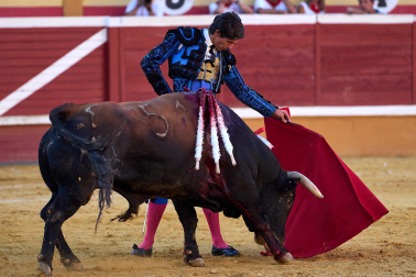 Los diestros Sebastián Castella, Borja Jiménez y Tomás Rufo se enfrentaron a los toros de la ganadería Ojailén en el festejo de las fiestas de Tudela 2026 del lunes, 27 de julio