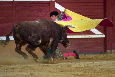 Los diestros Sebastián Castella, Borja Jiménez y Tomás Rufo se enfrentaron a los toros de la ganadería Ojailén en el festejo de las fiestas de Tudela 2026 del lunes, 27 de julio