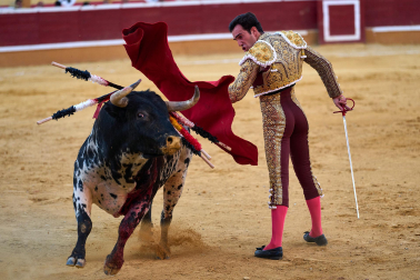 Los diestros Sebastián Castella, Borja Jiménez y Tomás Rufo se enfrentaron a los toros de la ganadería Ojailén en el festejo de las fiestas de Tudela 2026 del lunes, 27 de julio