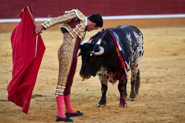 Los diestros Sebastián Castella, Borja Jiménez y Tomás Rufo se enfrentaron a los toros de la ganadería Ojailén en el festejo de las fiestas de Tudela 2026 del lunes, 27 de julio