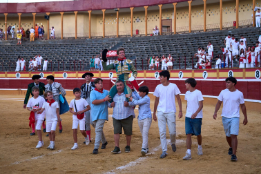 Los diestros Sebastián Castella, Borja Jiménez y Tomás Rufo se enfrentaron a los toros de la ganadería Ojailén en el festejo de las fiestas de Tudela 2026 del lunes, 27 de julio