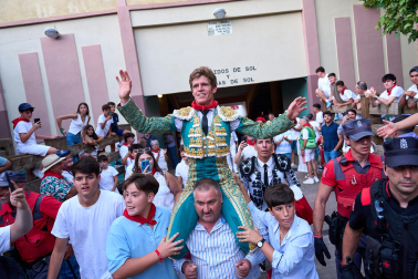 Los diestros Sebastián Castella, Borja Jiménez y Tomás Rufo se enfrentaron a los toros de la ganadería Ojailén en el festejo de las fiestas de Tudela 2026 del lunes, 27 de julio