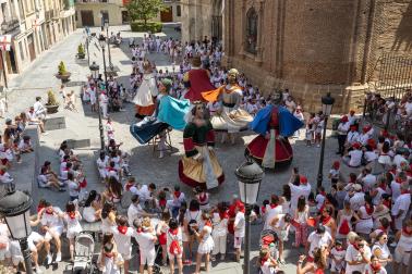 Despedida de la Comparsa de Gigantes en Tudela