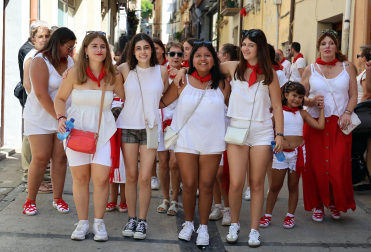 Fotos de la pañuelada de las chicas en fiestas de Estella