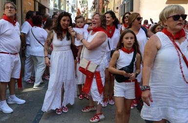 Fotos de la pañuelada de las chicas en fiestas de Estella