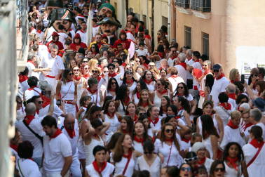 Fotos de la pañuelada de las chicas en fiestas de Estella