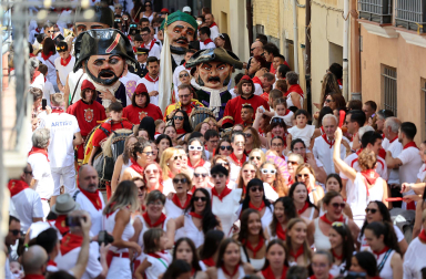 Fotos de la pañuelada de las chicas en fiestas de Estella
