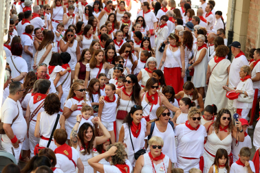 Fotos de la pañuelada de las chicas en fiestas de Estella