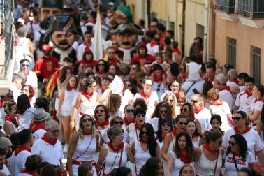 Fotos de la pañuelada de las chicas en fiestas de Estella