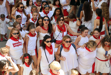 Fotos de la pañuelada de las chicas en fiestas de Estella