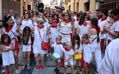 Fotos de la pañuelada de las chicas en fiestas de Estella
