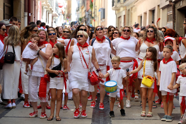 Fotos de la pañuelada de las chicas en fiestas de Estella