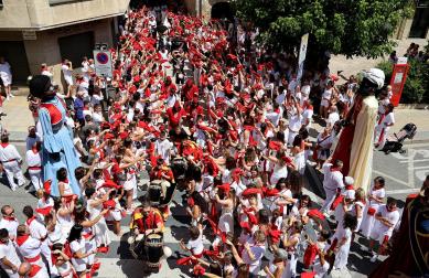 Fotos de la pañuelada de las chicas en fiestas de Estella