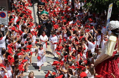 Fotos de la pañuelada de las chicas en fiestas de Estella