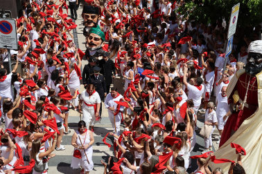 Fotos de la pañuelada de las chicas en fiestas de Estella