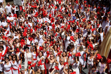 Fotos de la pañuelada de las chicas en fiestas de Estella
