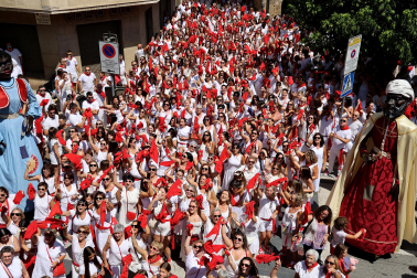 Fotos de la pañuelada de las chicas en fiestas de Estella