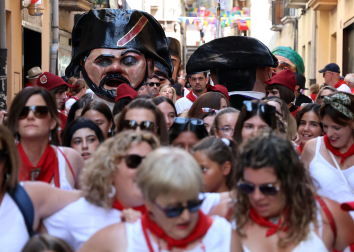 Fotos de la pañuelada de las chicas en fiestas de Estella