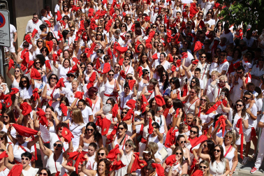 Fotos de la pañuelada de las chicas en fiestas de Estella