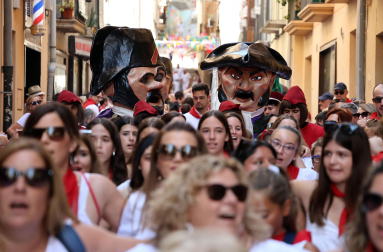 Fotos de la pañuelada de las chicas en fiestas de Estella