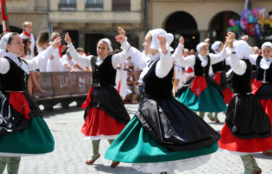 Fotos de la procesión y pañuelada de Estella