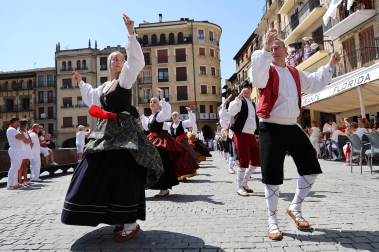 Fotos de la procesión y pañuelada de Estella