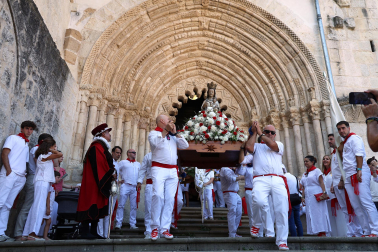 Fotos de la procesión y pañuelada de Estella