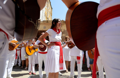 Fotos de la procesión y pañuelada de Estella