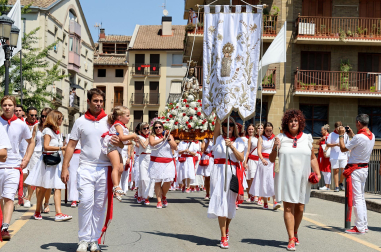 Fotos de la procesión y pañuelada de Estella