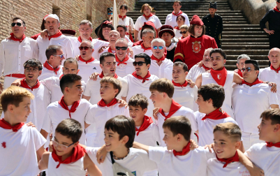Fotos de la procesión y pañuelada de Estella