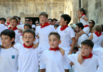 Fotos de la procesión y pañuelada de Estella