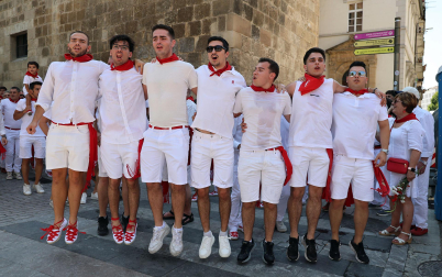 Fotos de la procesión y pañuelada de Estella