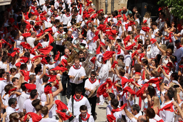 Fotos de la procesión y pañuelada de Estella