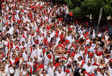 Fotos de la procesión y pañuelada de Estella