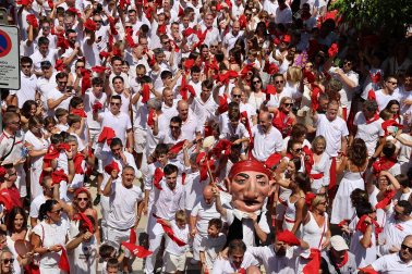 Fotos de la procesión y pañuelada de Estella