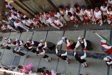 Fotos de la procesión y pañuelada de Estella