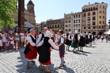 Fotos de la procesión y pañuelada de Estella