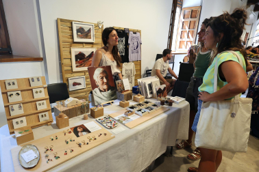 Fotos del mercado Âme&Art en la Sala de Armas de la Ciudadela